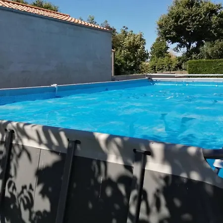 Grande Maison Avec Jardin Chauvé